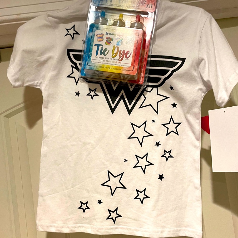 Brand New Wonder Woman DIY Tie Dye Kit